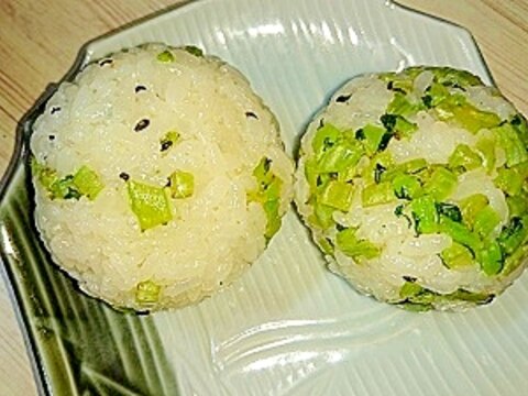 大根の茎のごま塩炒めおにぎり